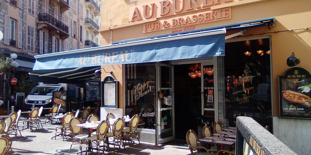 Façade et terrasse du restaurant Au Bureau, rue Halévy à Nice
